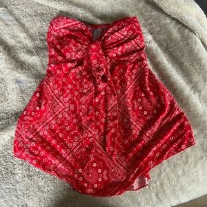 No boundaries, strapless shirt